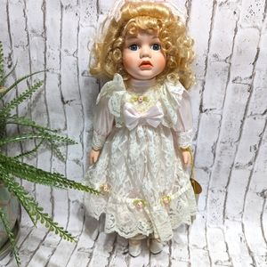 Vintage The Prestige Collection Collectible Doll "Lisa"
